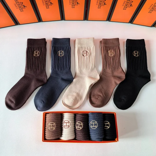 Chanel Socks Ribbed Logo Crew product detail image 27