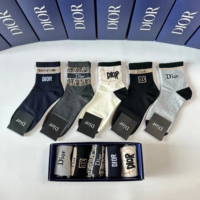 Chanel Socks Ribbed Logo Crew product detail image 20