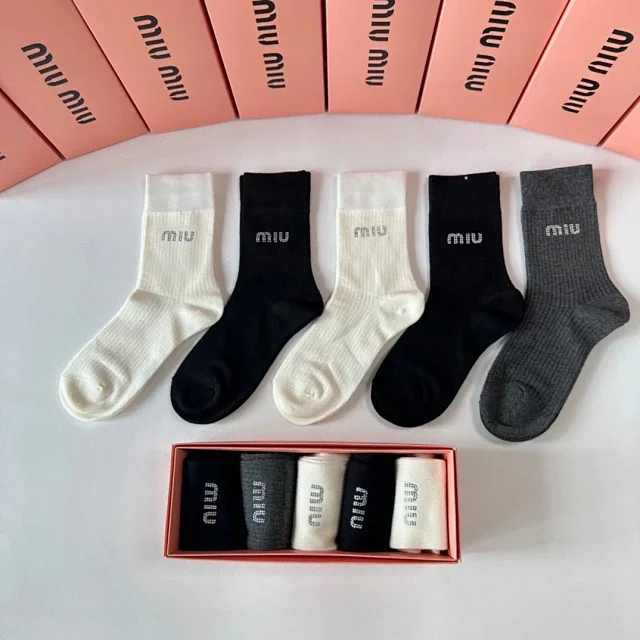 Chanel Socks Ribbed Logo Crew product detail image 24