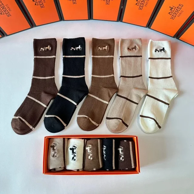 Chanel Socks Ribbed Logo Crew product detail image 32