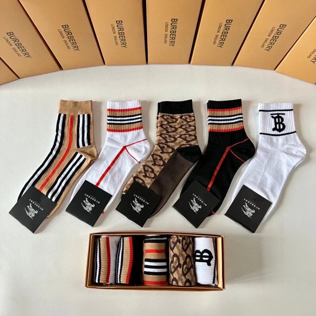 Chanel Socks Ribbed Logo Crew product detail image 23