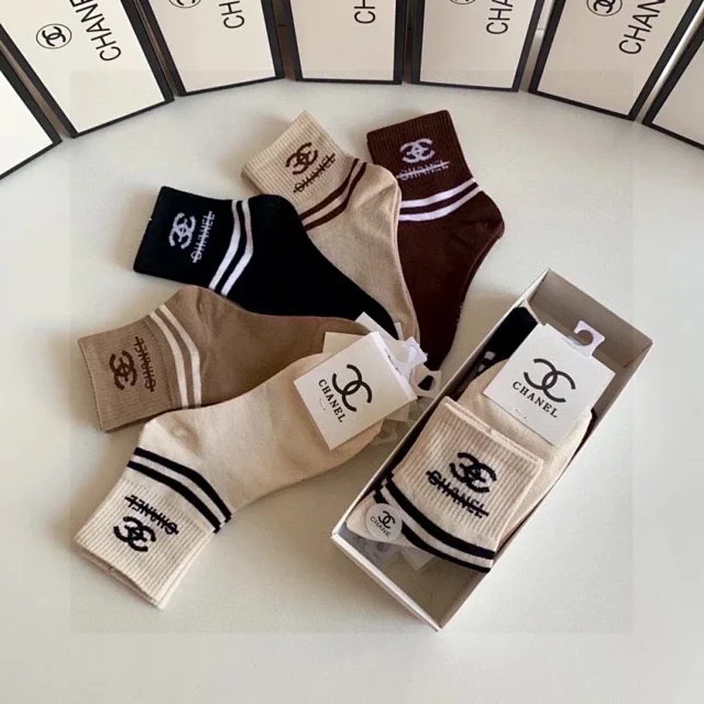 Chanel Socks Ribbed Logo Crew product detail image 12