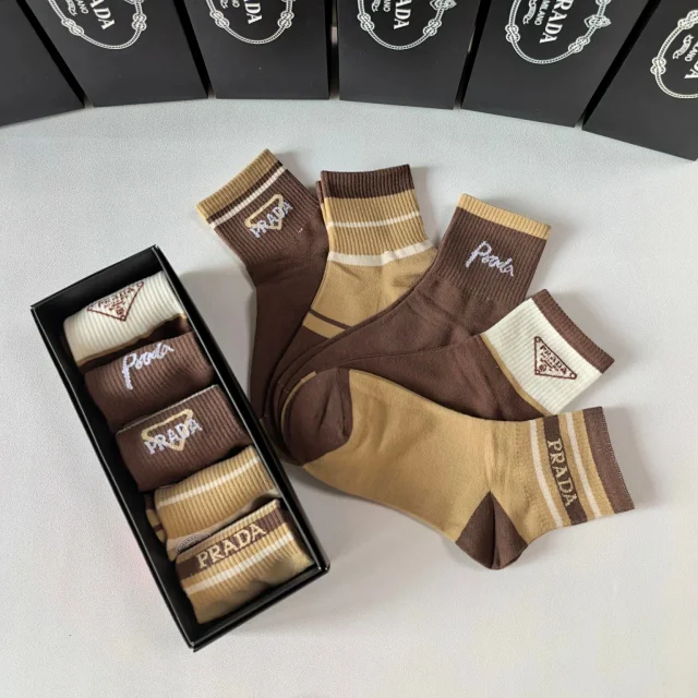 Chanel Socks Ribbed Logo Crew product detail image 29