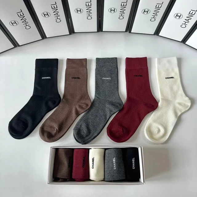 Chanel Socks Ribbed Logo Crew product detail image 13