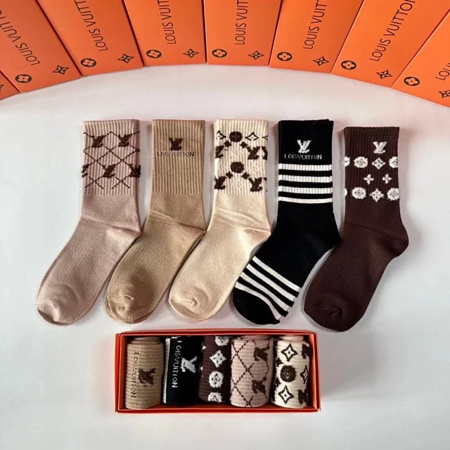 Chanel Socks Ribbed Logo Crew product detail image 16