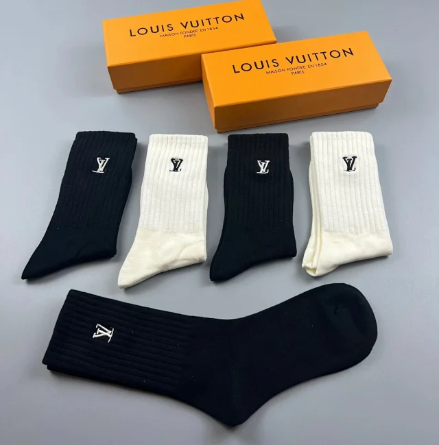 Chanel Socks Ribbed Logo Crew product detail image 34