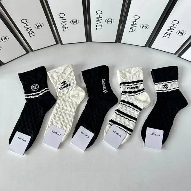Chanel Socks Ribbed Logo Crew product detail image 37