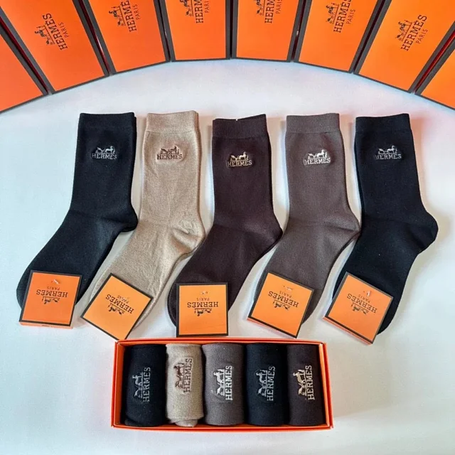 Chanel Socks Ribbed Logo Crew product detail image 15