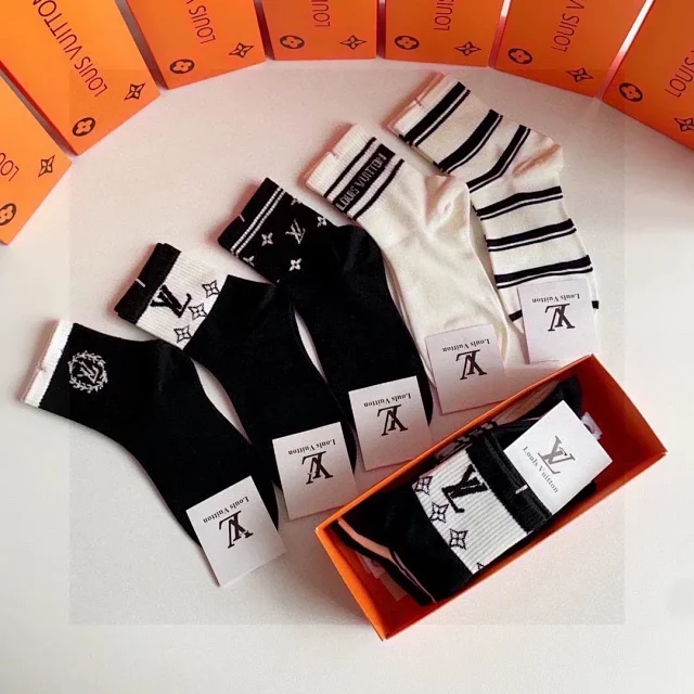 Chanel Socks Ribbed Logo Crew product detail image 25