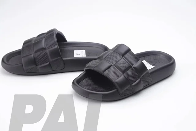Louis Vuitton Sandals Pool slide mules with monogram strap product detail image 6