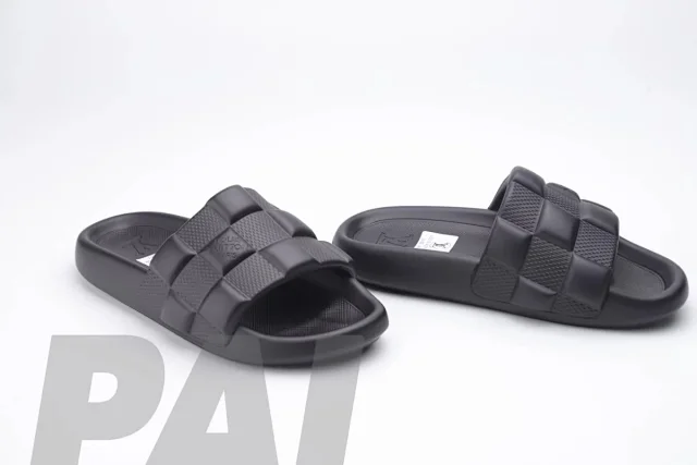 Louis Vuitton Sandals Pool slide mules with monogram strap product detail image 5