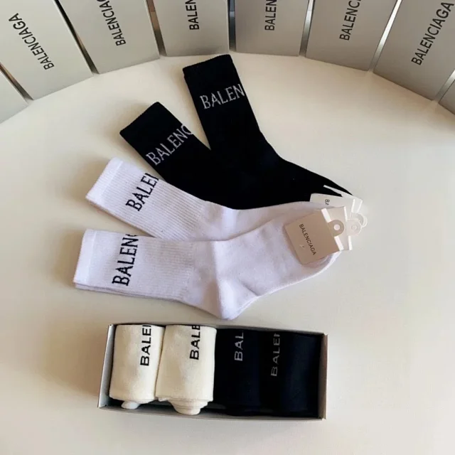 Chanel Socks Ribbed Logo Crew product detail image 19