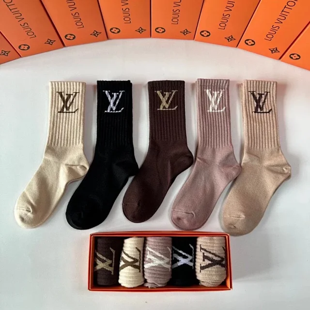 Chanel Socks Ribbed Logo Crew product detail image 17