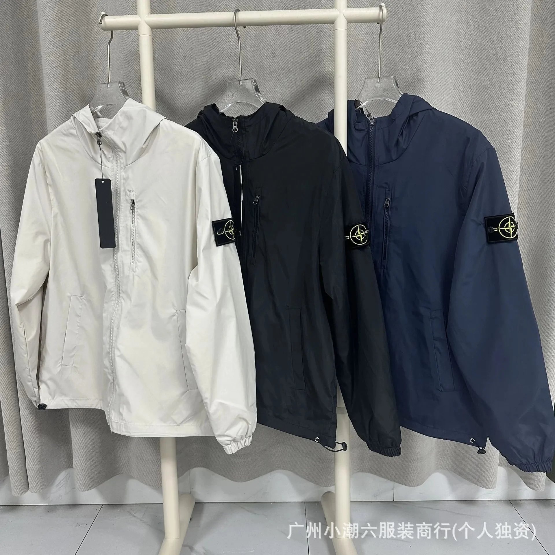 徽章男女机能冲锋衣夹克外套宽松户外风衣 - 135578