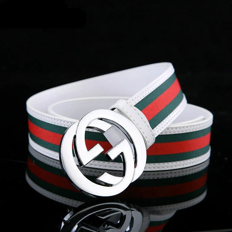 红绿布白带银扣