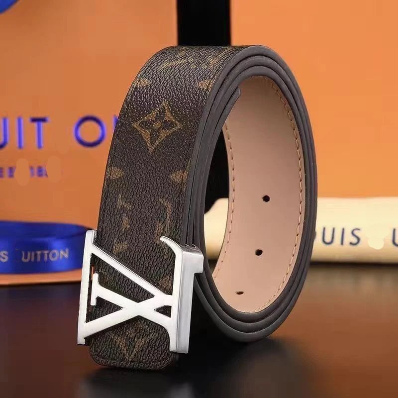 Cafe presbyter silver buckle [giving hole punch]]