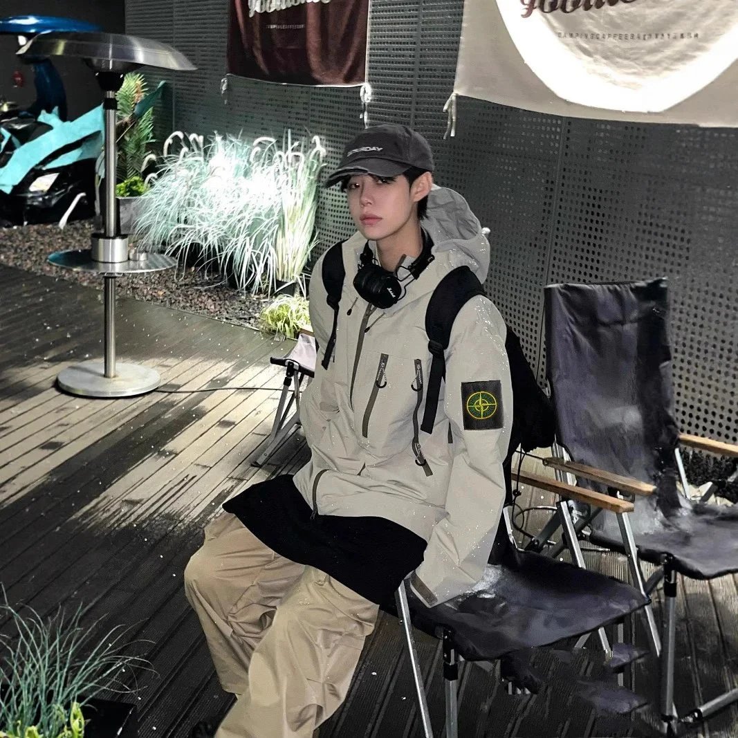 工装勋章防风防水机能户外冲锋衣外套夹克男女款宽松 - 135582