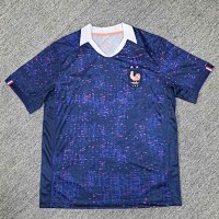 Fan 26 France home game