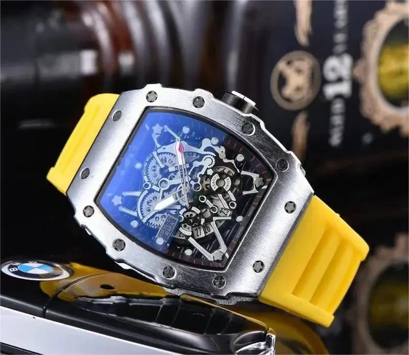 Silver shell yellow band