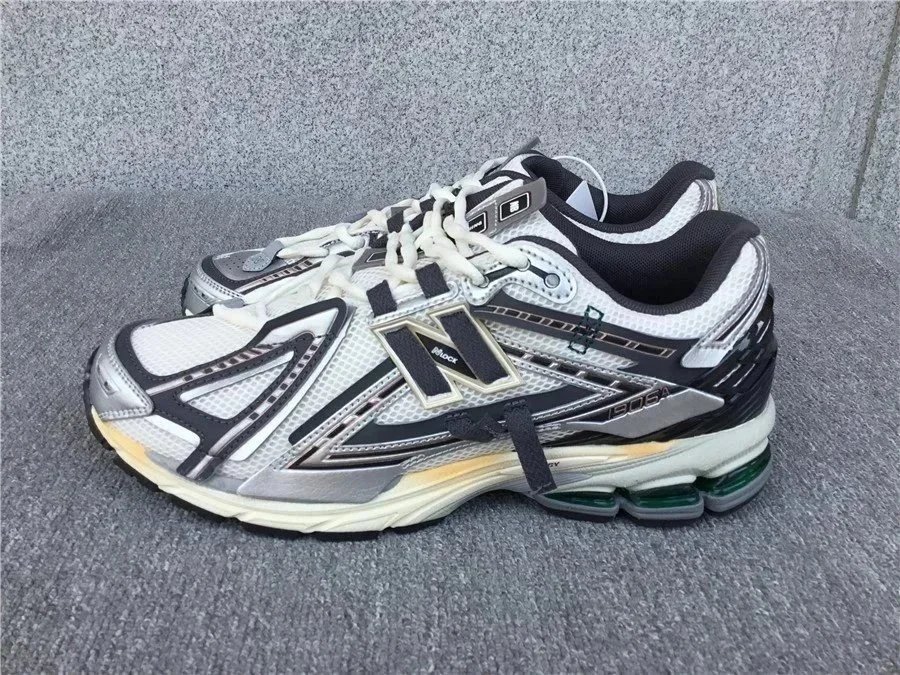 New Balance 1906R Sneakers [40