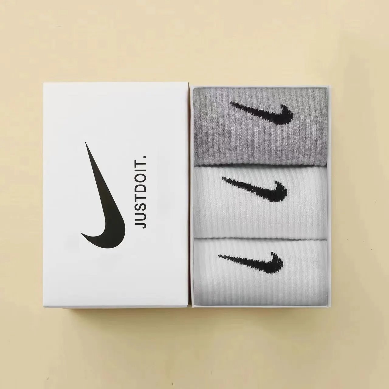 3 pairs [white+white+gray]