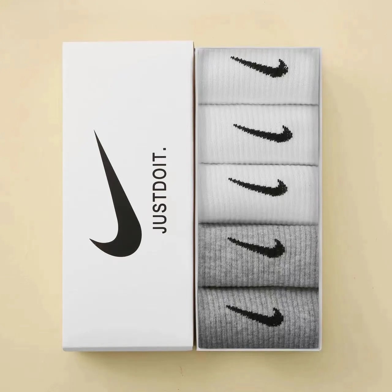 5 pairs [white+white+white+gray+gray]