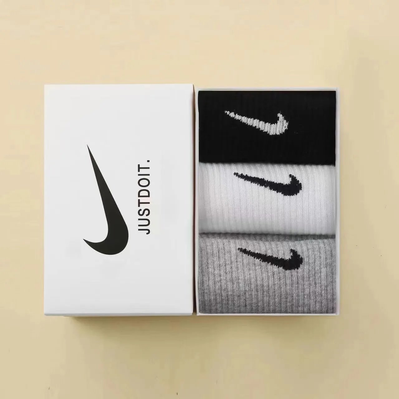 3 pairs [black+white+gray]