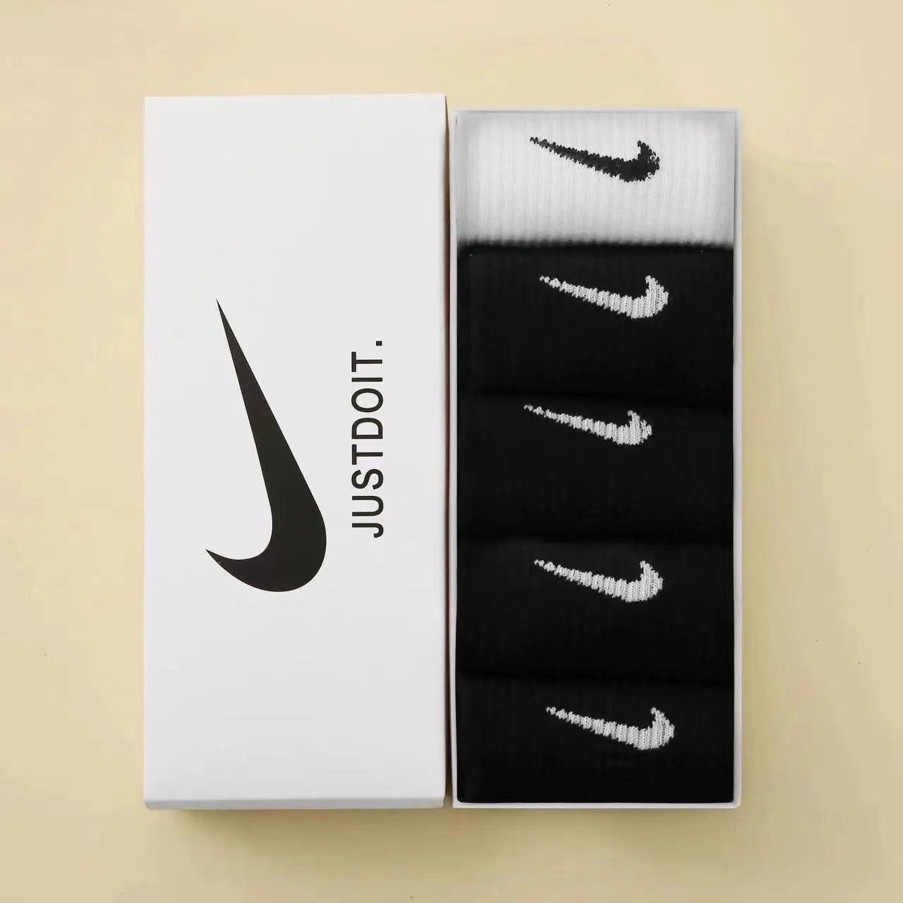 5 pairs [Black+Black+Black+Black+White]