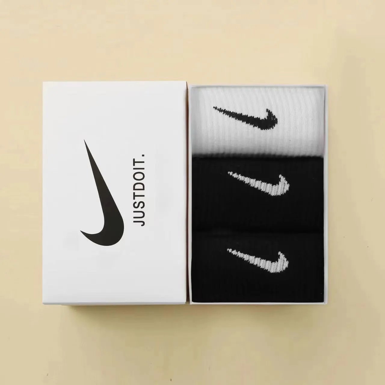 3 pairs [Black+Black+White]