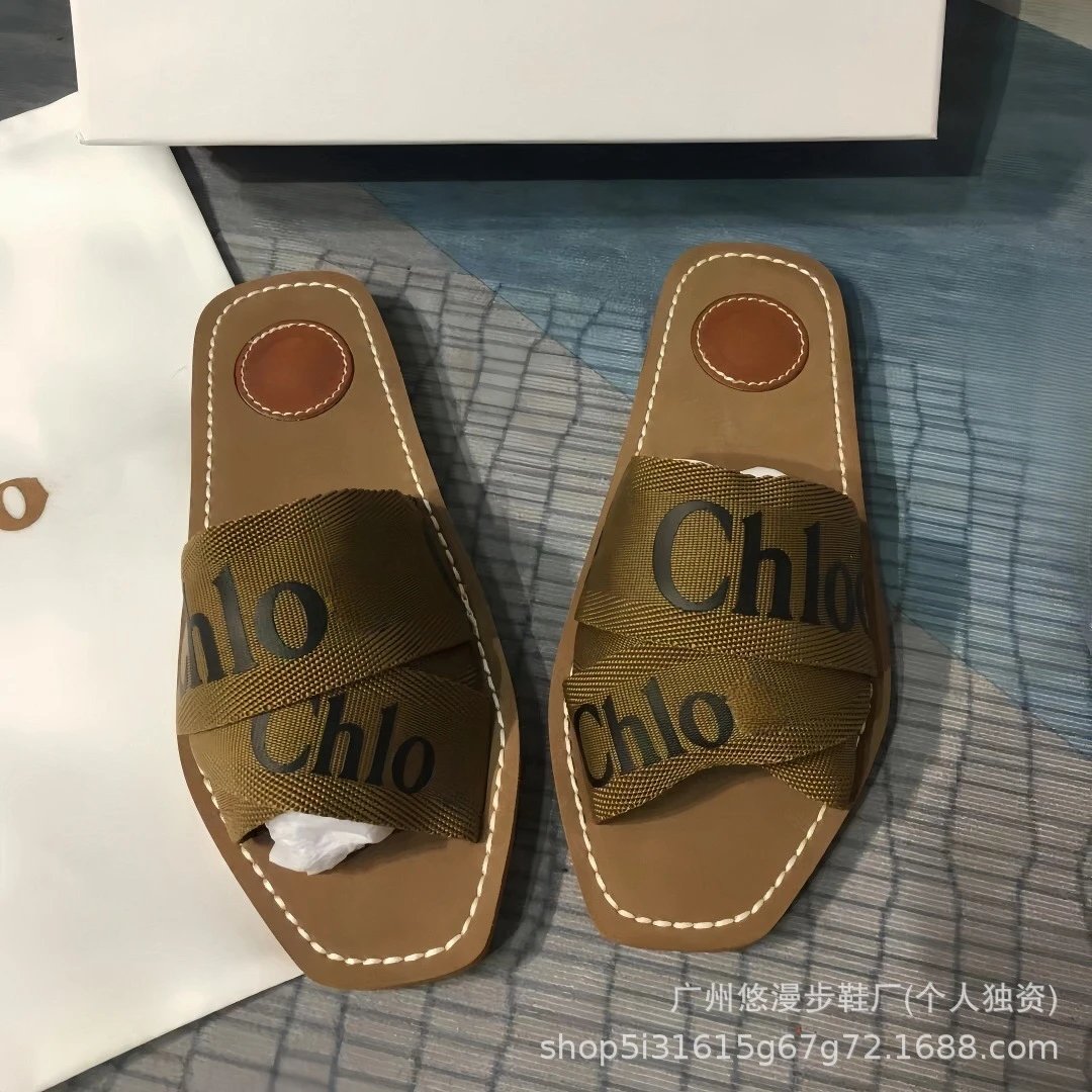 军绿色