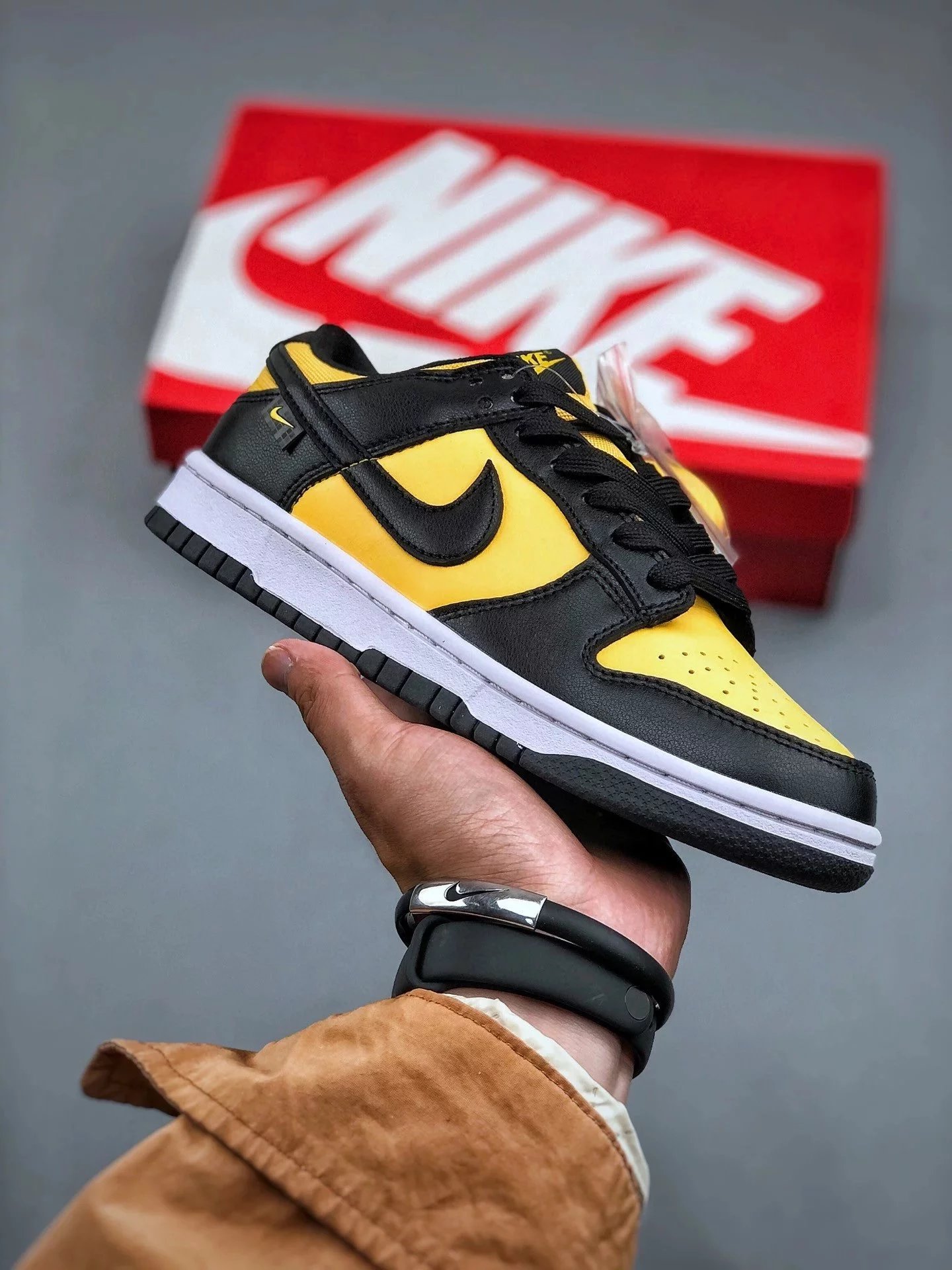 SB Low "Black Yellow" Low cut Casual Sports Board Shoes Item Number: FZ4618-001 Size: 36-45 (Half)