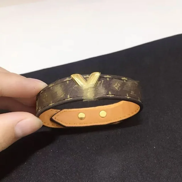 Louis Vuitton Jewelry Leather Cord Logo Plate Bracelet product detail image 6