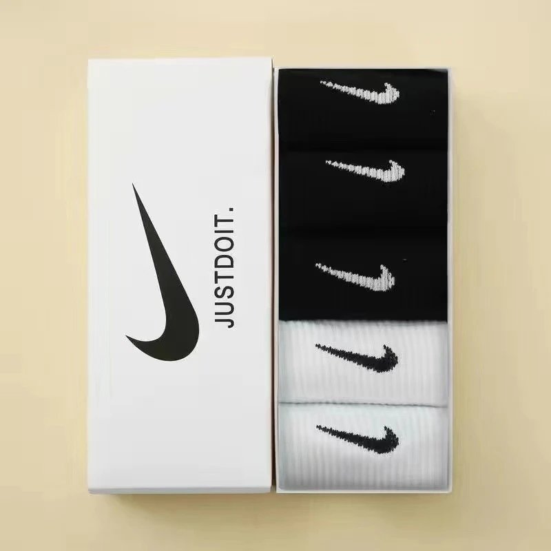 5 pairs [Black+Black+Black+White+White]