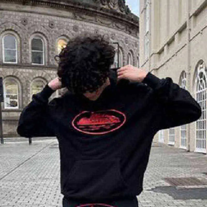 Black clothes+red image