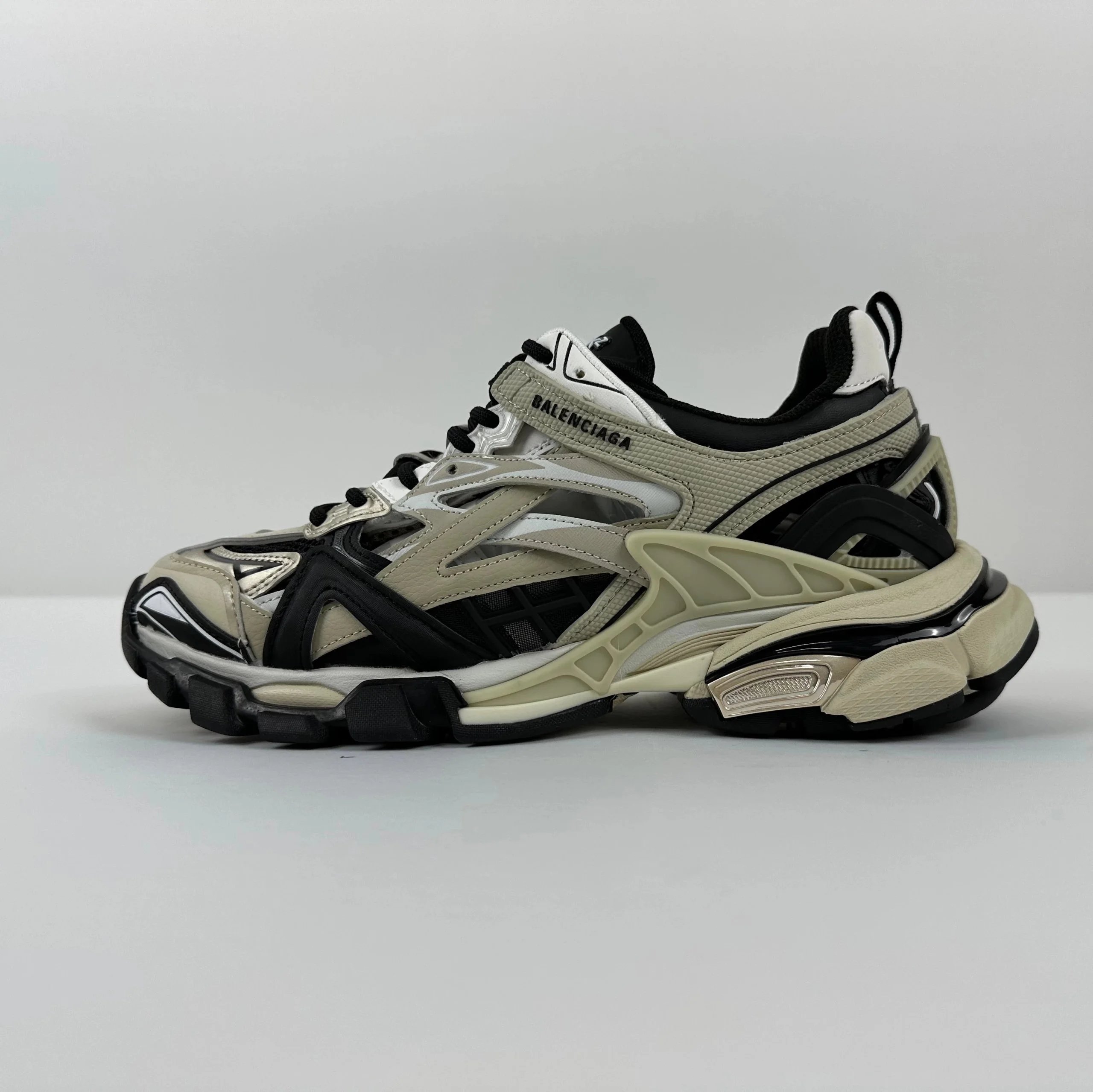 Balenciaga Sneakers Track 4.0 — 004-9 Light apricot