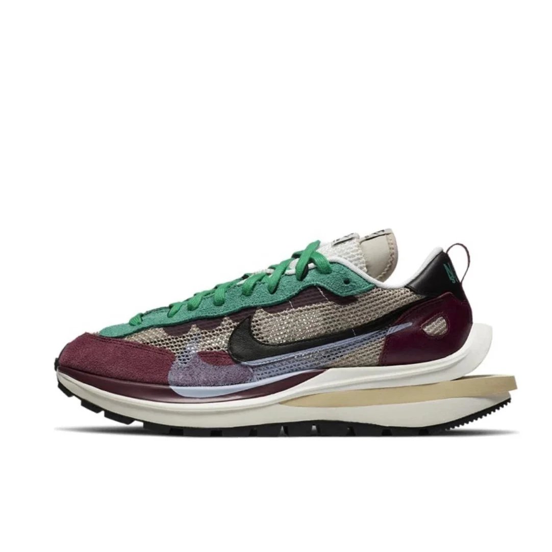 Nike Sneakers x sacai VaporWaffle — 3.0 Wine Red