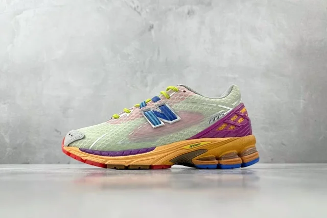 New Balance Sneakers 1906R product detail image 3