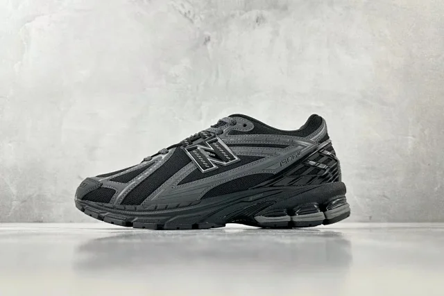 New Balance Sneakers 1906R product detail image 11