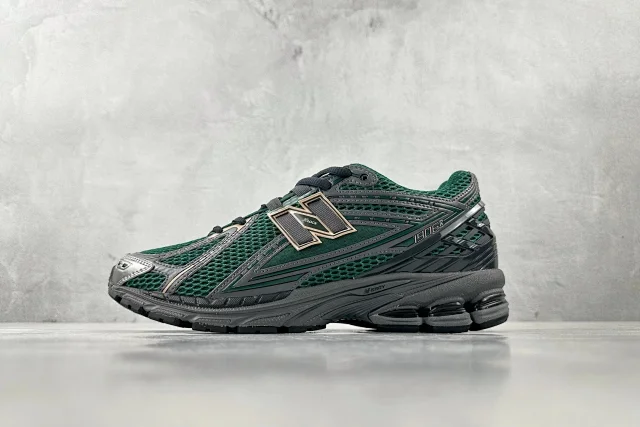 New Balance Sneakers 1906R product detail image 2