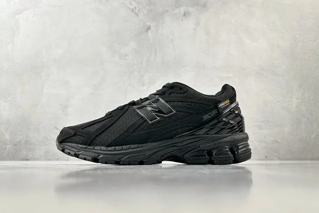 New Balance Sneakers 1906R product detail image 13