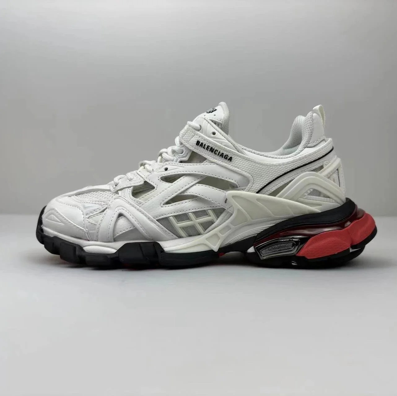 Balenciaga Sneakers Track 4.0 — 004-17 White, red, and black
