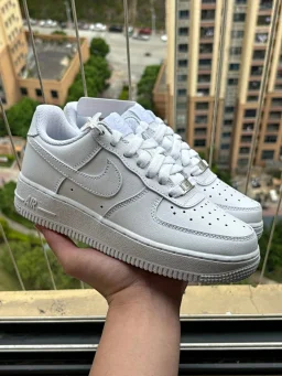 thumbnail for 【最强G版 闪电发货】  Af1 纯白AF1 CW2288-111尺码 36-46 全码出货  下单送麻绳鞋带 需要可以备注 纯白AF1  随意对比市场所有纯白AF1 此批为最强