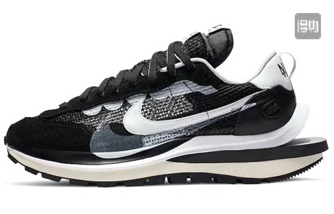Nike Sneakers sacai LDWaffle double-Swoosh — catwalk 3.0 black and white
