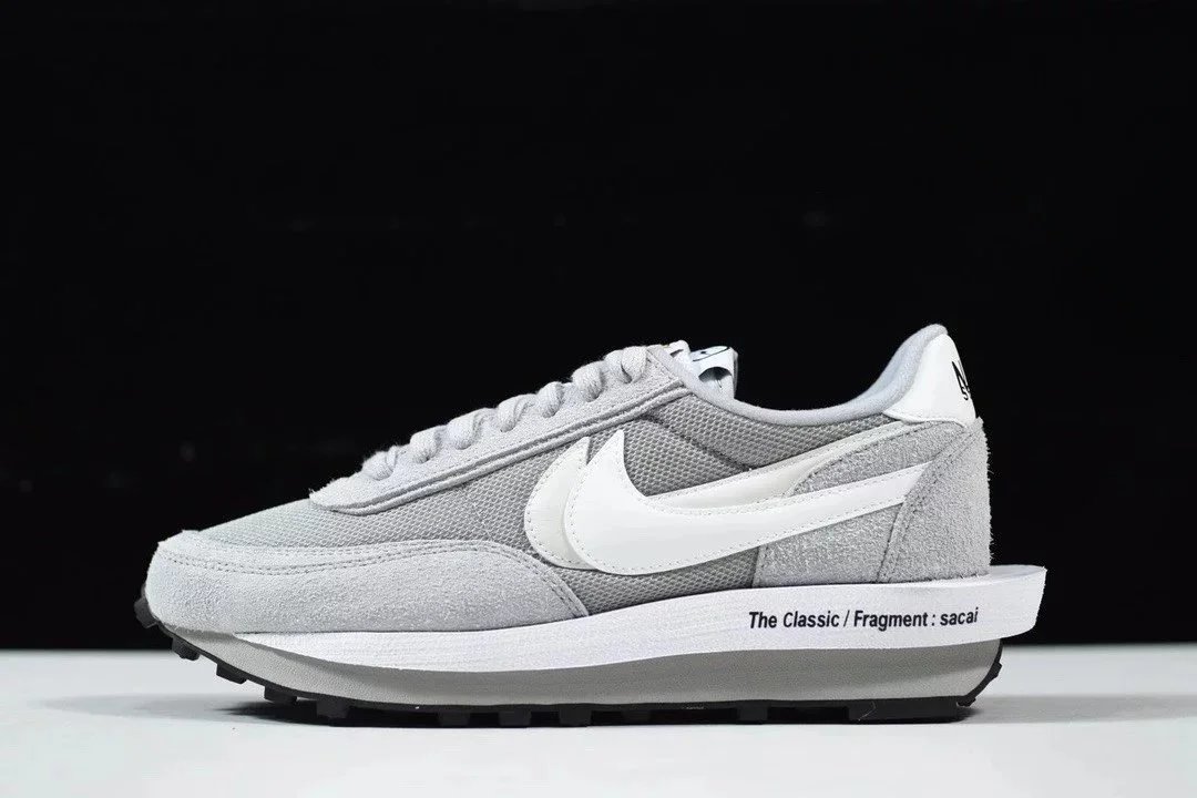 Nike Sneakers sacai LDWaffle double-Swoosh — catwalk 1.0 lightning gray