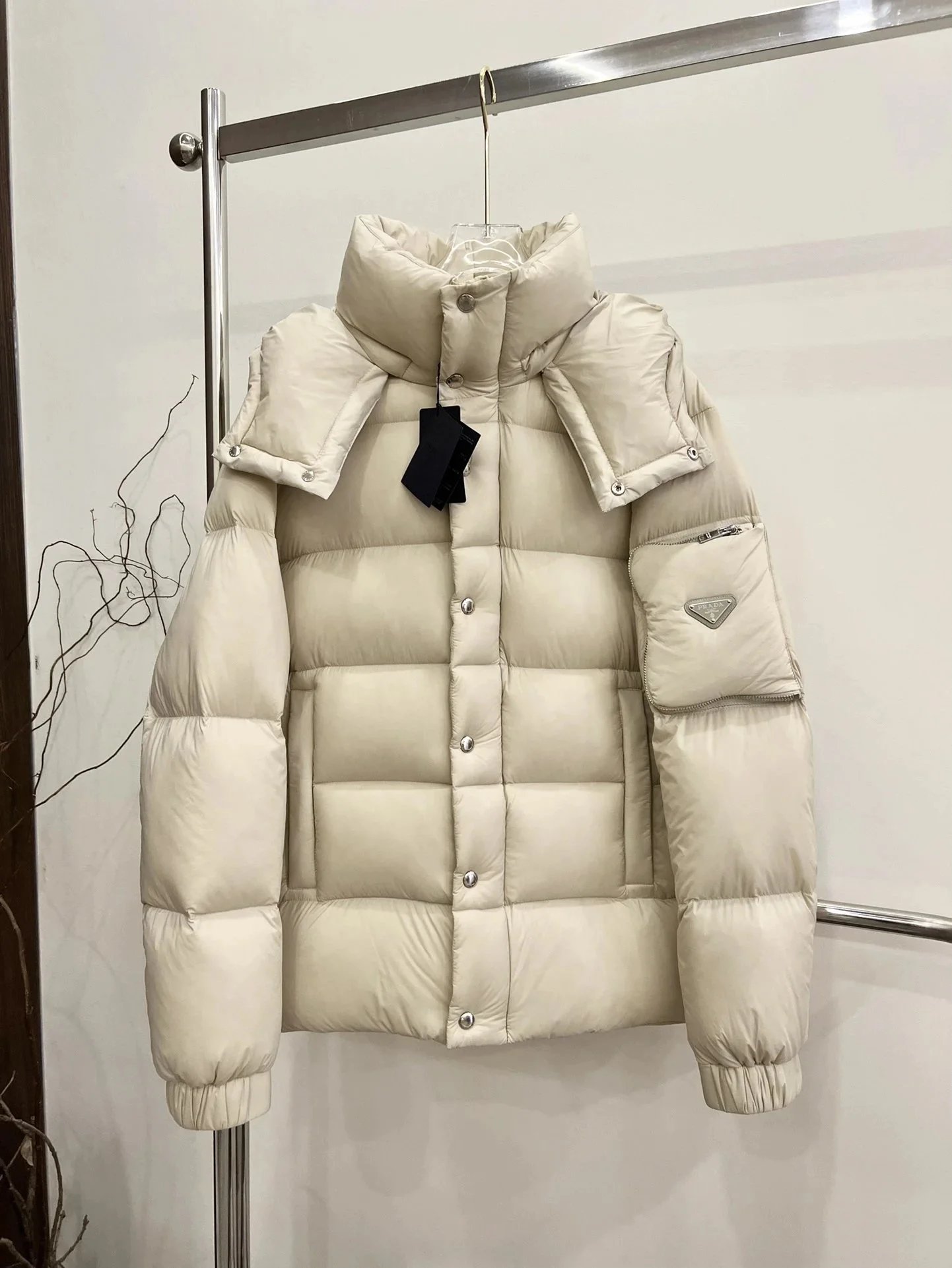Prada Down Jackets Hooded Puffer Jacket with Sleeve Zip Pocket — Prada khakis, agree not to return the order