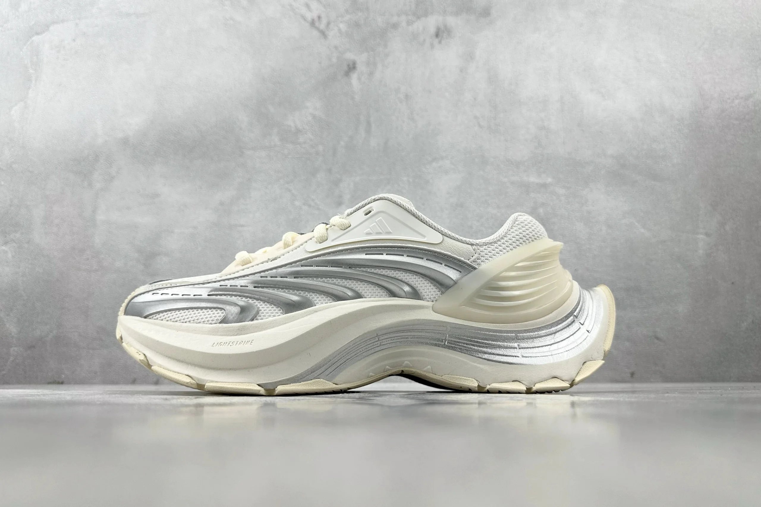 Adidas Sneakers XLG MTW image 2