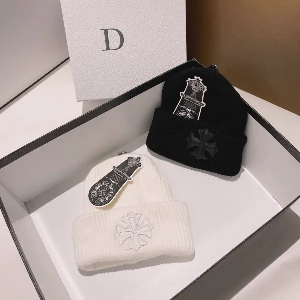 Design Slouchy Beanie with Gold Cross Brooch in Gray - 7
