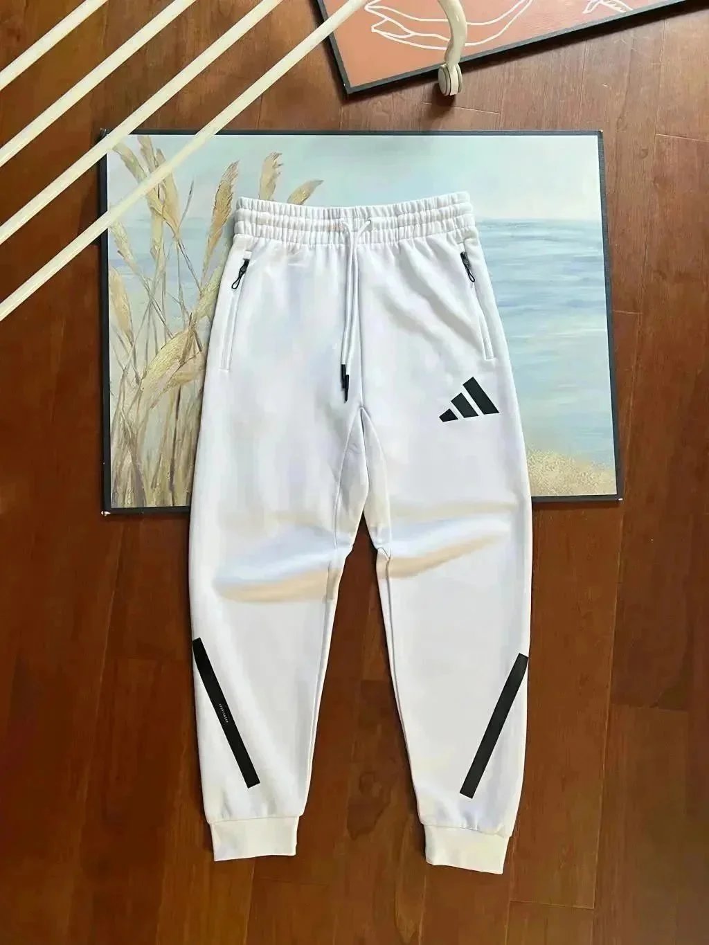 A trousers-white
