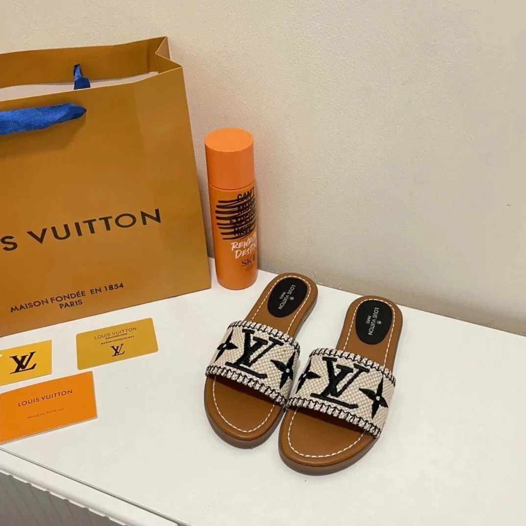 Louis Vuitton Slippers Logo Slide image 10