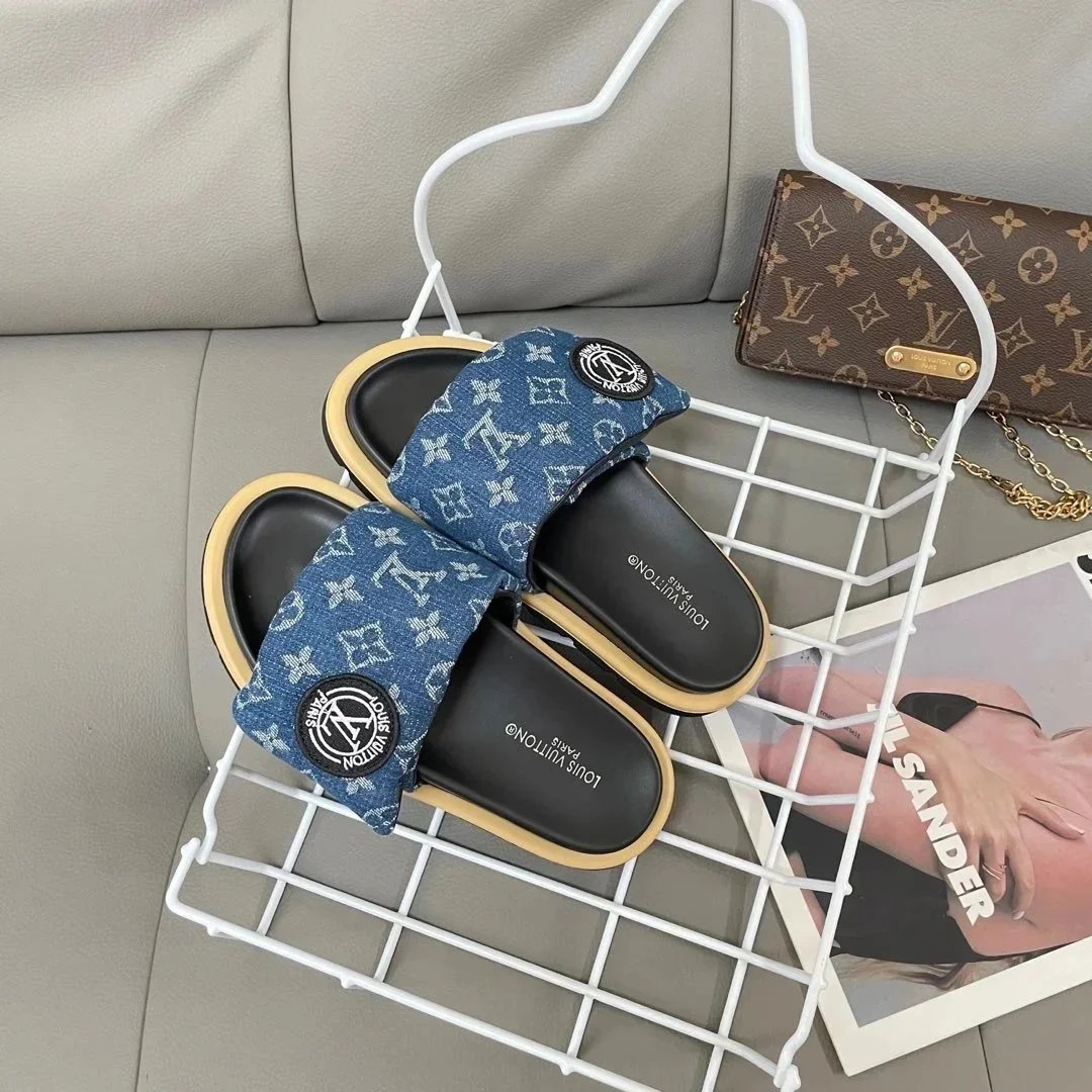 Louis Vuitton Slippers Logo Slide — DB09